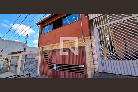Fachada de casa à venda com 3 quartos, 160m² em Vila Tibiriçá, Santo André