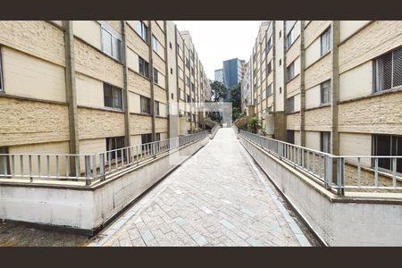 Entrada de apartamento para alugar com 2 quartos, 70m² em Conjunto Residencial Novo Pacaembu, São Paulo
