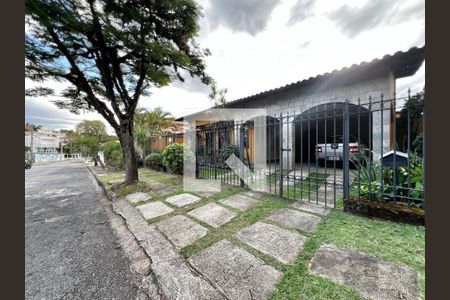 Fachada de casa à venda com 4 quartos, 250m² em Belvedere, Belo Horizonte