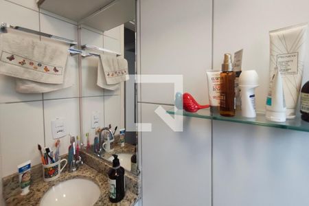 Banheiro de apartamento à venda com 2 quartos, 45m² em Loteamento Parque São Martinho, Campinas