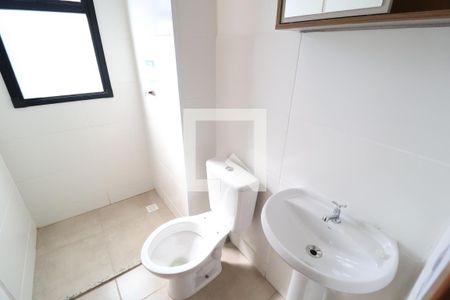 Banheiro da Suíte de apartamento para alugar com 2 quartos, 70m² em Shopping Park, Uberlândia