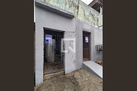 Fachada de casa para alugar com 1 quarto, 40m² em Parque Pinheiros, Taboão da Serra
