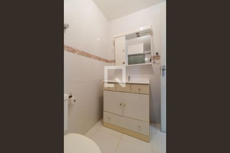 Banheiro de apartamento à venda com 2 quartos, 70m² em Cristal, Porto Alegre