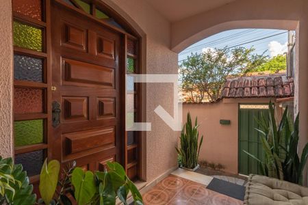 Entrada de casa à venda com 4 quartos, 313m² em Alípio de Melo, Belo Horizonte