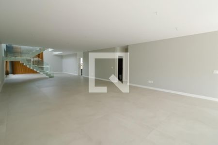 Sala de casa de condomínio à venda com 5 quartos, 600m² em Barra da Tijuca, Rio de Janeiro