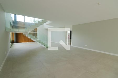 Sala de casa de condomínio à venda com 5 quartos, 600m² em Barra da Tijuca, Rio de Janeiro