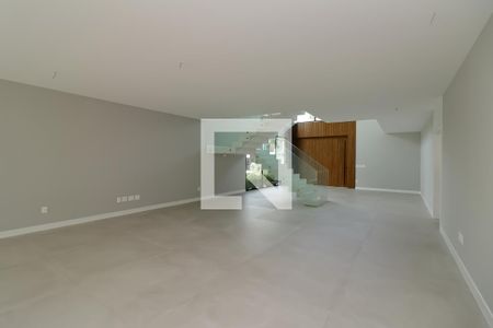 Sala de casa de condomínio à venda com 5 quartos, 600m² em Barra da Tijuca, Rio de Janeiro