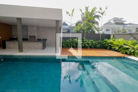 Piscina de casa de condomínio à venda com 5 quartos, 600m² em Barra da Tijuca, Rio de Janeiro
