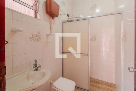 Banheiro externo de casa para alugar com 3 quartos, 210m² em Vila Assis Brasil, Mauá