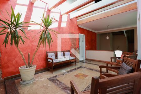 Sala de estar de casa à venda com 6 quartos, 470m² em Vila Basileia, São Paulo