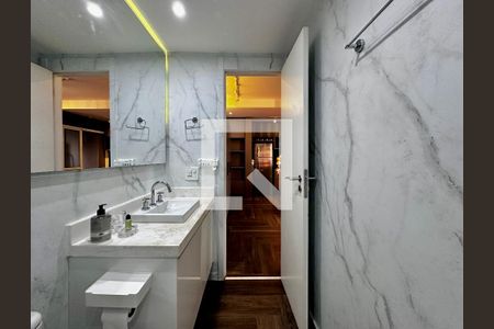 Banheiro de apartamento à venda com 1 quarto, 49m² em Vila Gertrudes, São Paulo