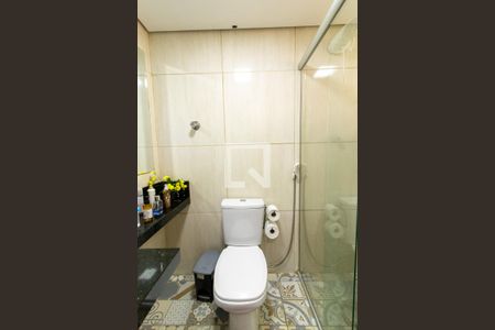 Banheiro de apartamento à venda com 1 quarto, 38m² em Centro, Campinas