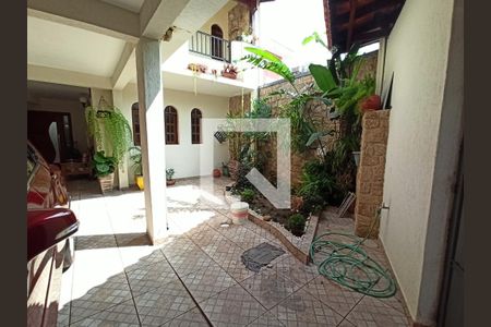 Garagem de casa à venda com 3 quartos, 280m² em Vila Picinin, São Paulo