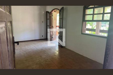 Casa à venda com 5 quartos, 253m² em Itaipu, Niterói