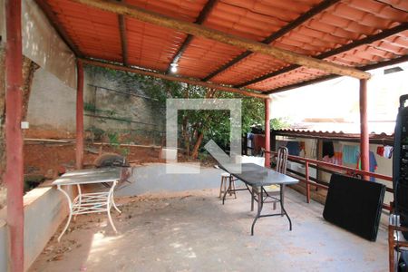 Quintal de casa à venda com 3 quartos, 164m² em Ermelinda, Belo Horizonte