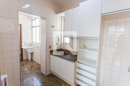 Cozinha de apartamento à venda com 3 quartos, 180m² em Santo Antônio, Belo Horizonte
