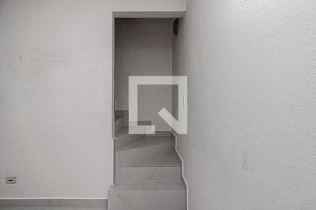 Escada de casa à venda com 2 quartos, 91m² em Vila Santo Estefano, São Paulo
