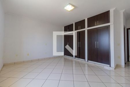Quarto 1 de casa para alugar com 3 quartos, 373m² em Vila Ré, São Paulo