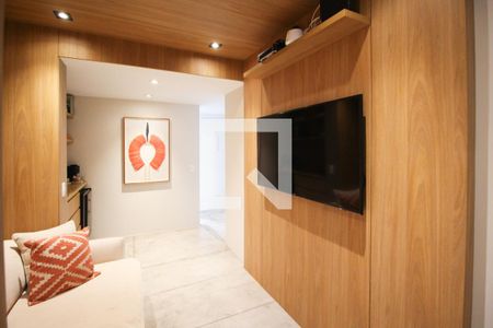 Sala de TV de apartamento à venda com 2 quartos, 135m² em Vila Olímpia, São Paulo
