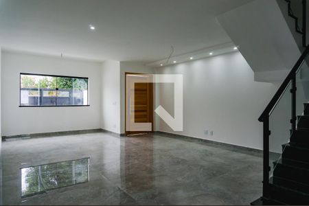 Sala de casa à venda com 4 quartos, 140m² em Piratininga, Niterói