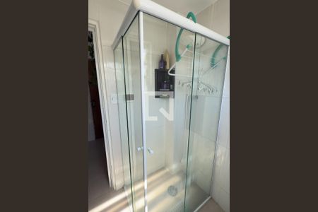 Banheiro de apartamento para alugar com 1 quarto, 38m² em Guilhermina, Praia Grande