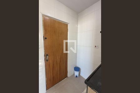Cozinha de apartamento para alugar com 1 quarto, 38m² em Guilhermina, Praia Grande