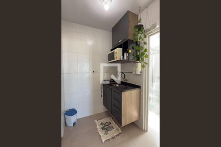 Cozinha de apartamento para alugar com 1 quarto, 38m² em Guilhermina, Praia Grande