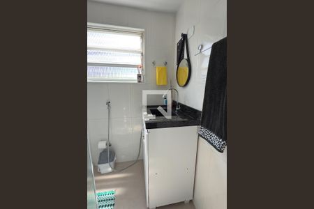 Banheiro de apartamento para alugar com 1 quarto, 38m² em Guilhermina, Praia Grande