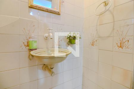 Lavabo de casa à venda com 3 quartos, 300m² em Sarandi, Porto Alegre