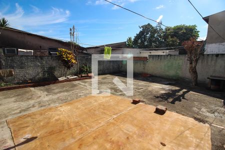 Quintal de casa à venda com 3 quartos, 83m² em Coronel Aparicio Borges, Porto Alegre