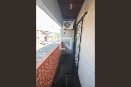 Sacada de casa à venda com 3 quartos, 83m² em Coronel Aparicio Borges, Porto Alegre