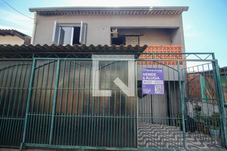 Fachada de casa à venda com 3 quartos, 83m² em Coronel Aparicio Borges, Porto Alegre