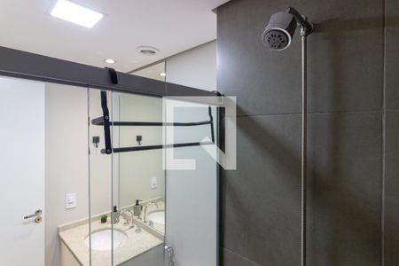 Banheiro de kitnet/studio para alugar com 1 quarto, 27m² em Pinheiros, São Paulo