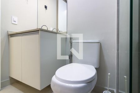 Banheiro de kitnet/studio para alugar com 1 quarto, 27m² em Pinheiros, São Paulo