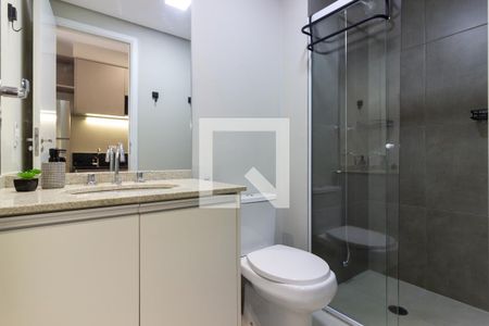 Banheiro de kitnet/studio para alugar com 1 quarto, 27m² em Pinheiros, São Paulo