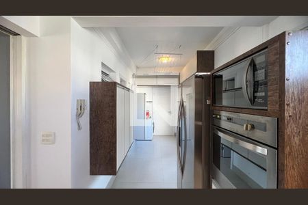 Cozinha de apartamento para alugar com 2 quartos, 180m² em Cerqueira César, São Paulo