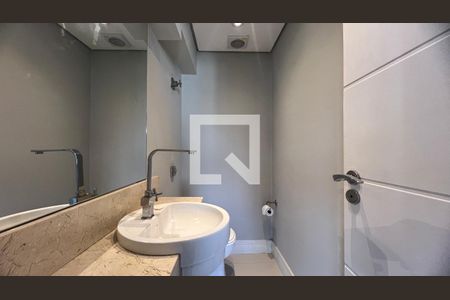 Lavabo de apartamento para alugar com 2 quartos, 180m² em Cerqueira César, São Paulo