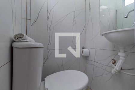 Banheiro social de kitnet/studio para alugar com 1 quarto, 12m² em Pampulha, Belo Horizonte