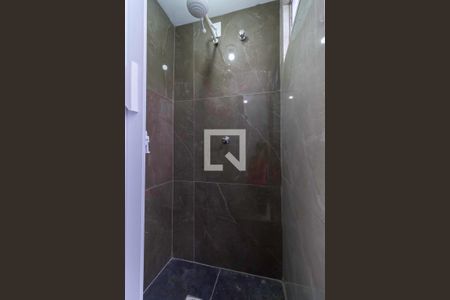 Banheiro social de kitnet/studio para alugar com 1 quarto, 12m² em Pampulha, Belo Horizonte