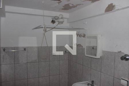 Banheiro de apartamento para alugar com 1 quarto, 42m² em Centro, São Vicente