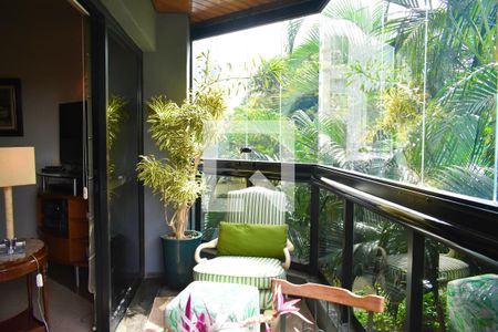 Sacada de apartamento à venda com 3 quartos, 165m² em Vila Clementino, São Paulo