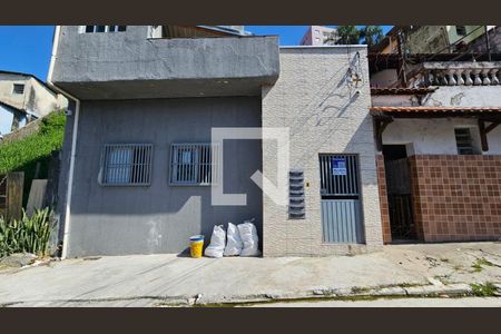 Fachada de casa para alugar com 2 quartos, 45m² em Penha de França, São Paulo