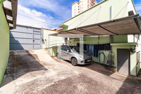 Garagem de casa à venda com 5 quartos, 400m² em Itaquera, São Paulo