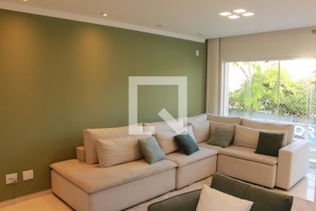 Sala de casa à venda com 3 quartos, 250m² em Vila Dom Pedro Ii, São Paulo