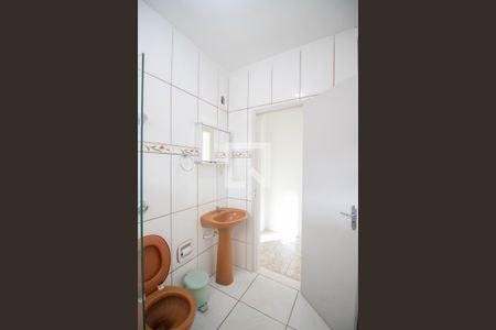Banheiro Social de casa à venda com 2 quartos, 200m² em Colorado, Contagem