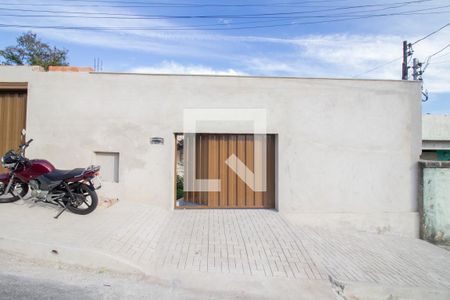 Fachada de casa à venda com 2 quartos, 200m² em Colorado, Contagem