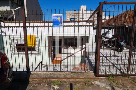 Fachada de casa à venda com 2 quartos, 110m² em Teresópolis, Porto Alegre