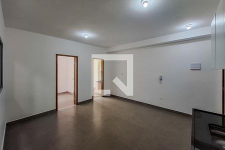 Sala / Cozinha de apartamento para alugar com 1 quarto, 31m² em Vila Firmiano Pinto, São Paulo