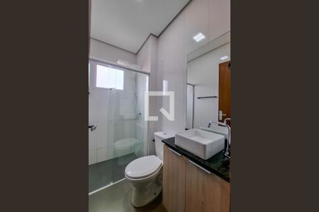 Banheiro de apartamento para alugar com 1 quarto, 30m² em Vila Firmiano Pinto, São Paulo