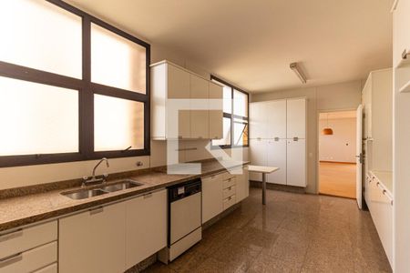 Cozinha de apartamento para alugar com 3 quartos, 280m² em Higienópolis, São Paulo
